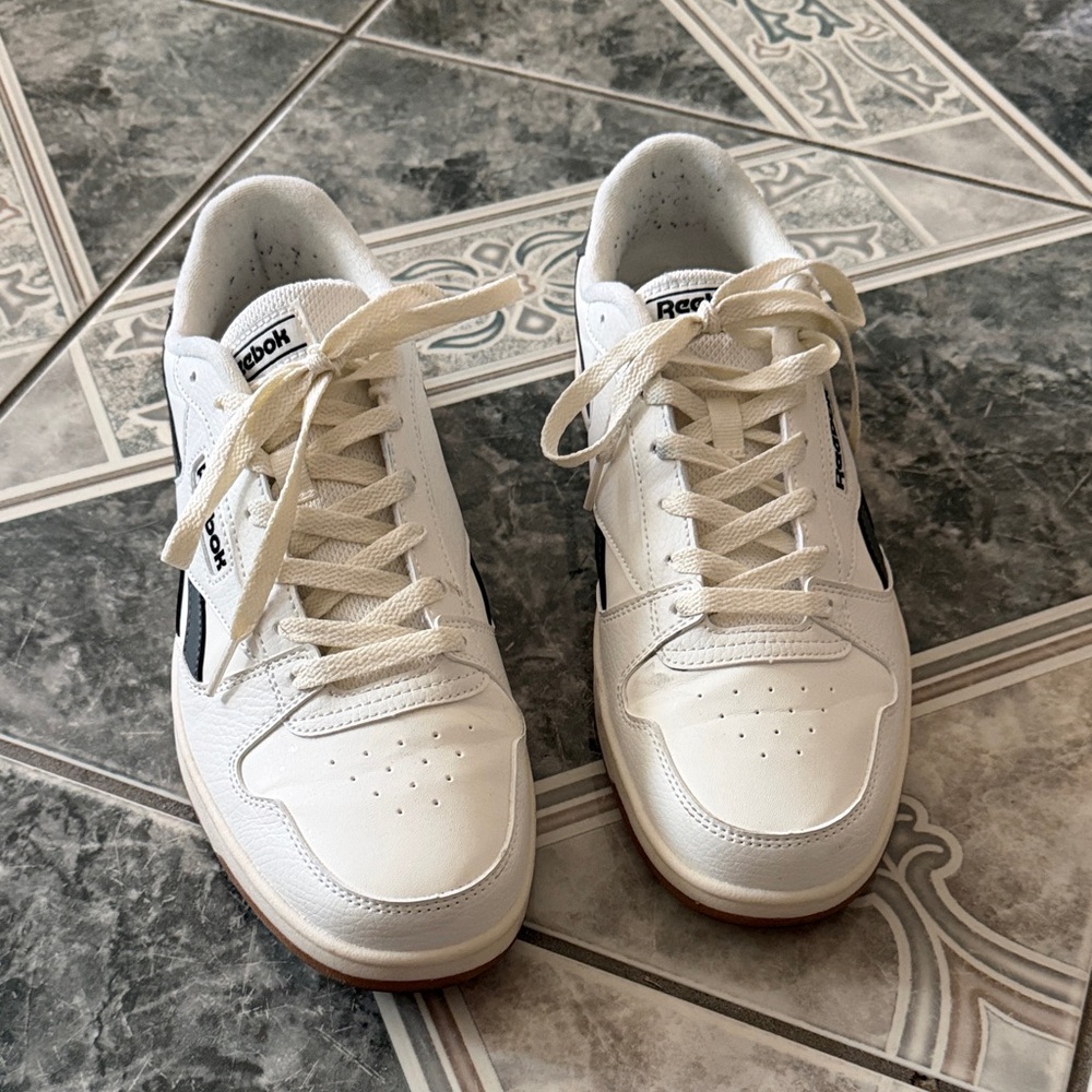 Reebok Men's White and Gray Sneakers